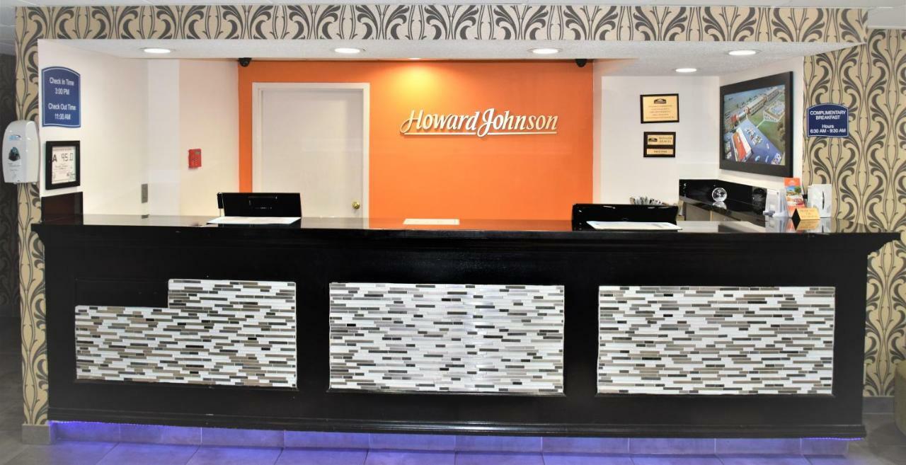 Howard Johnson By Wyndham Greensboro Near The Coliseum Экстерьер фото