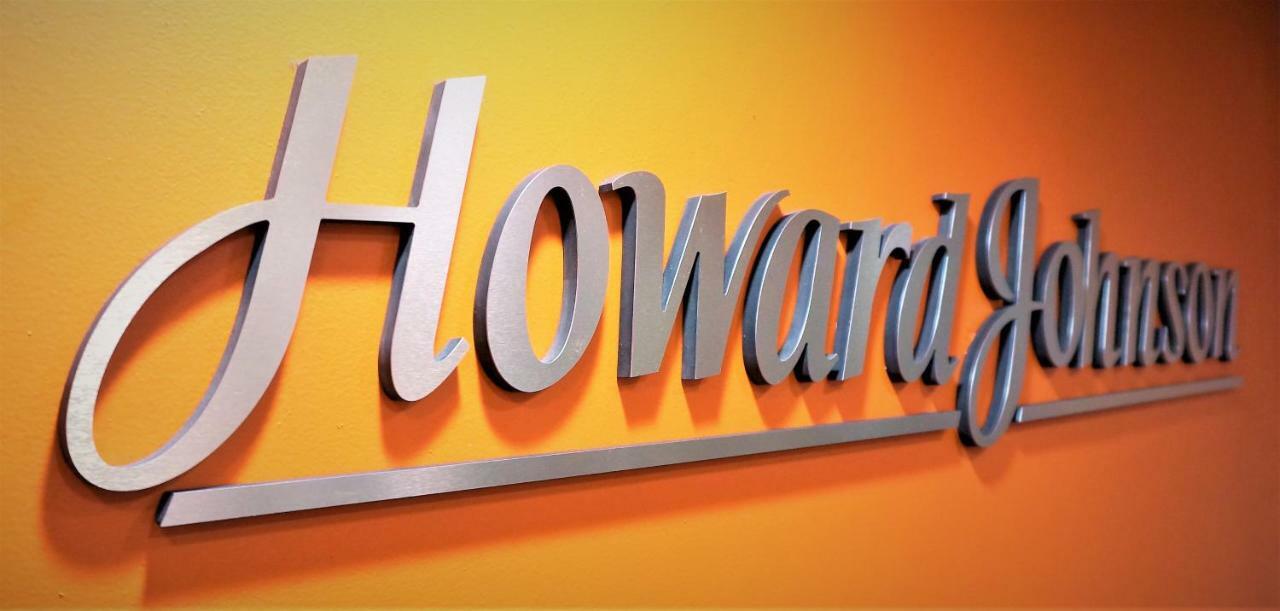 Howard Johnson By Wyndham Greensboro Near The Coliseum Экстерьер фото