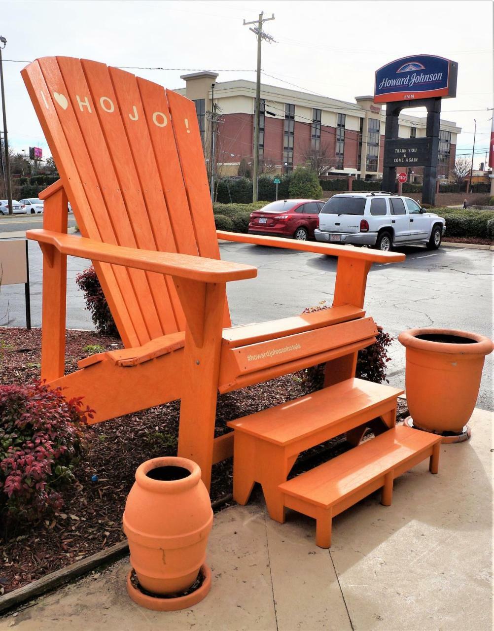Howard Johnson By Wyndham Greensboro Near The Coliseum Экстерьер фото